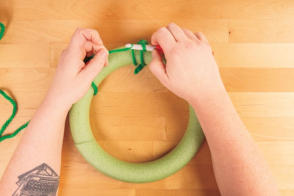 Covering a wreath form with yarn and crochet