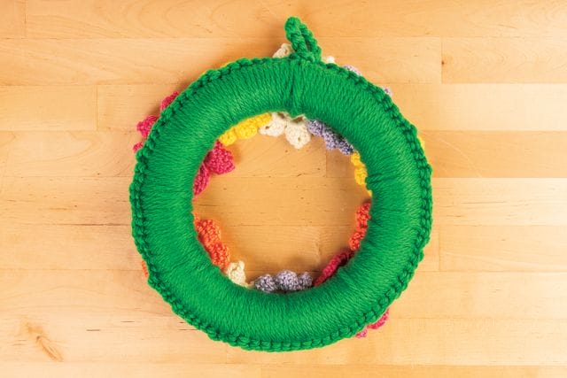 Covering a wreath form with yarn and crochet