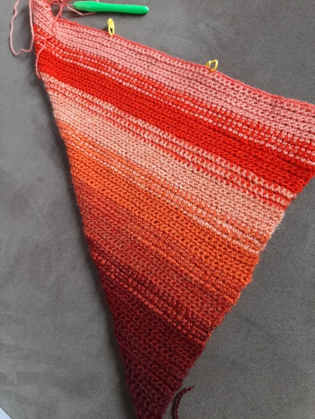 A Faux Fade shawl crochet swatch that fades from brown to orange to brighter orangey-pink.